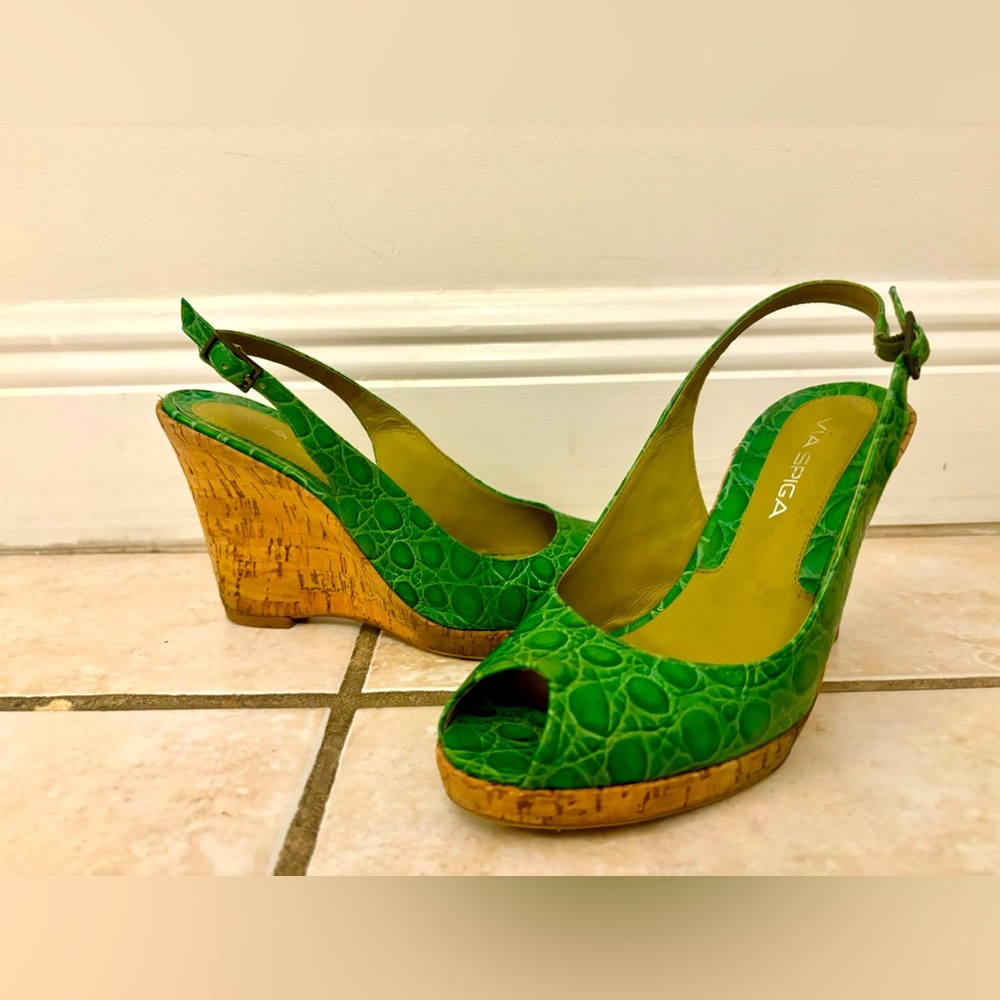Via Spiga Green Crocodile Embossed 3” Wedges. Size 7.5